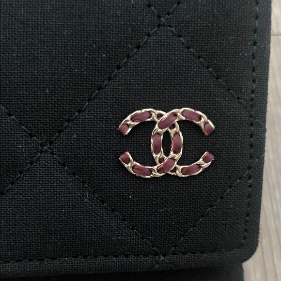 CHANEL Black Quilted Sunglasses Case w/ Logo and Box and Dust Cloth - Picture 4 of 7